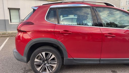 Peugeot 2008 1.2 PureTech 110 - Allure – 2018 – 106566 km – Essence – Boîte Manuelle — photo 4