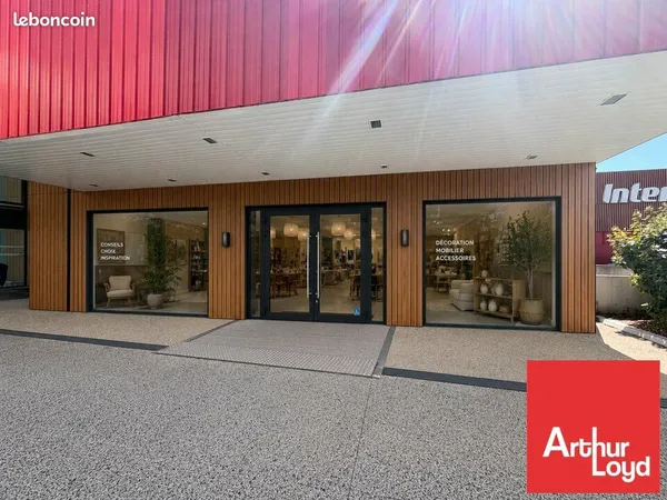 Local commercial 109 m² POITIERS