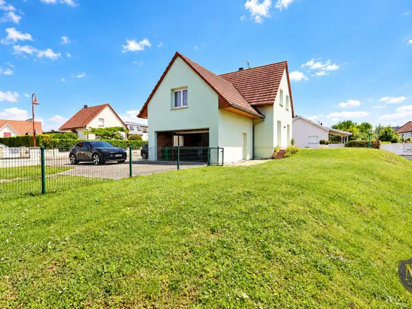 HUNINGUE PROCHE CENTRE ET FRONTIÈRE BELLE MAISON 6 PIÈCES DE