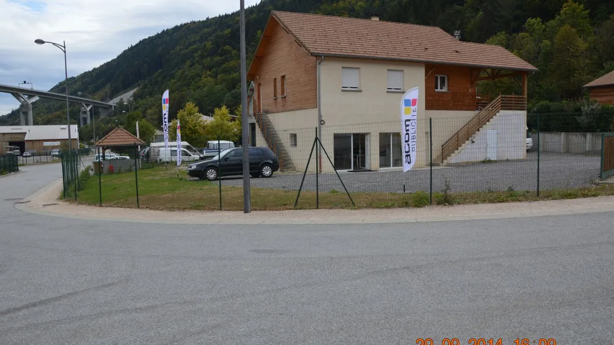 Photo 1