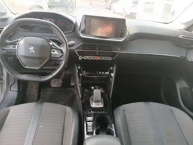 Peugeot 208 electrique 50 kwh 136ch — photo 32