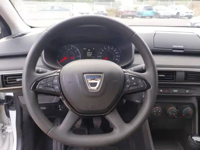 Dacia Sandero sce 65 — photo 35