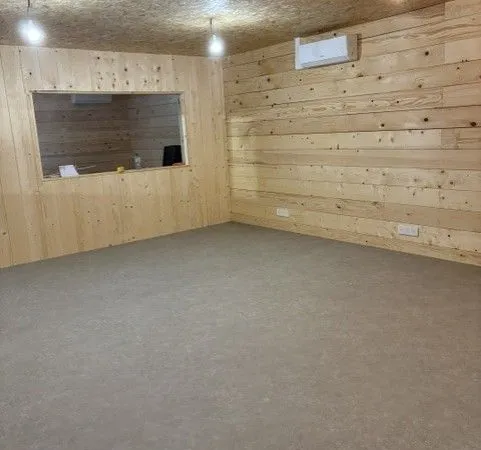 Local professionnel 165 à 330 m² - Entrepôt avec pont roulant 8T - Cognin (73) - Accès rapide VRU