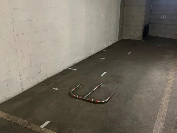 Parking moto / scooter à louer - Paris 17e - Rue de Prony - Dès 90 /mois