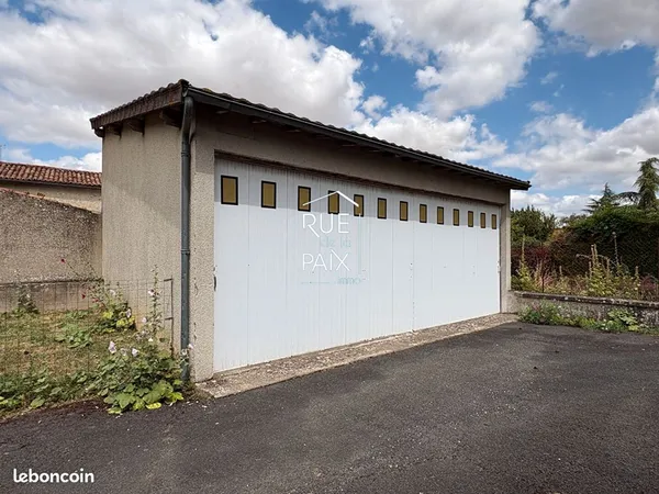 Parking/box 48 m² VOUILLE