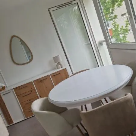 Très beau appartement T2 lumineux d'environ 45m2 à louer non meublés