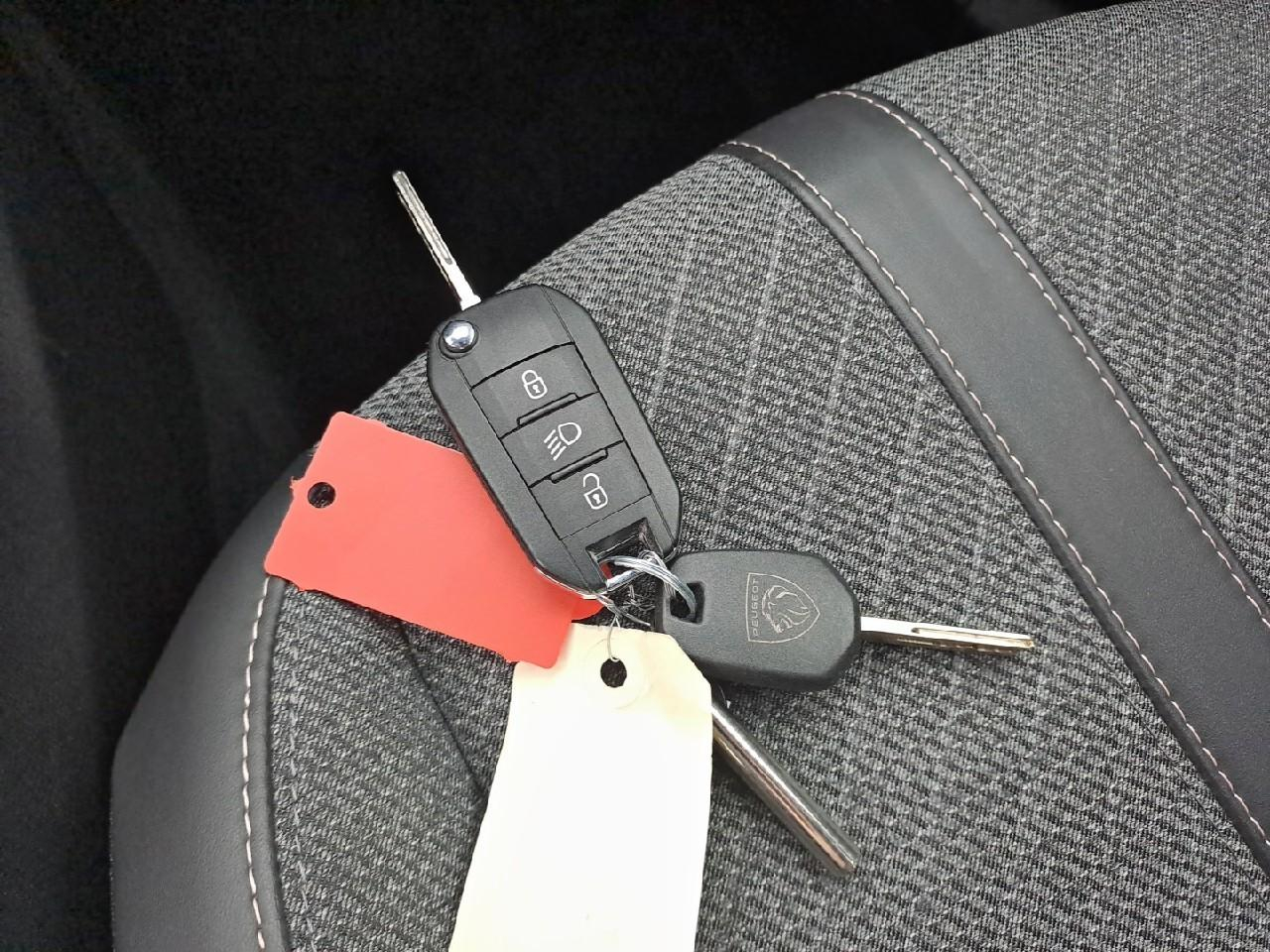 Peugeot 2008 puretech 100 s&s bvm6 allure — photo 27