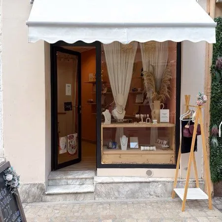 Droit au bail - Boutique/local à Vence - Loyer 369 HC/mois