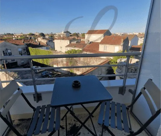 BORDEAUX BARRIÈRE SAINT-GENÈS - T1 MEUBLÉ AVEC BALCON