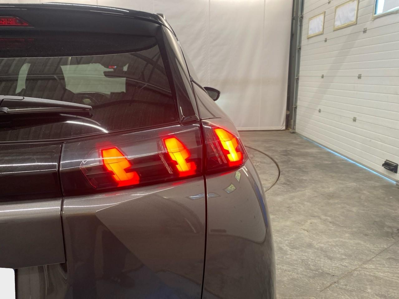 Peugeot 2008 puretech 130 s&s eat8 gt — photo 31