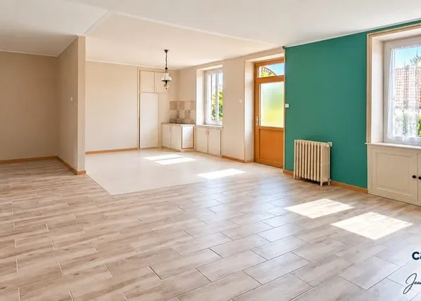 SAINT-VALLIER - 109 M², 3 CHAMBRES, GARAGE ET DÉPENDANCE : SEULEMENT 76 300 € !