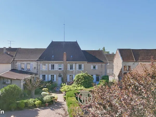 Propriété 18 pièces 235 m²