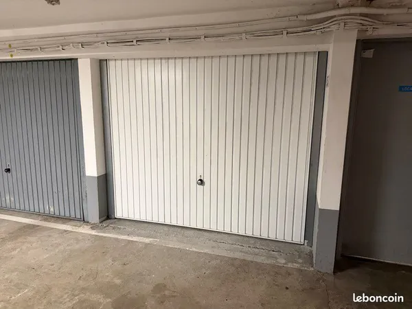 Parking fermé / Box