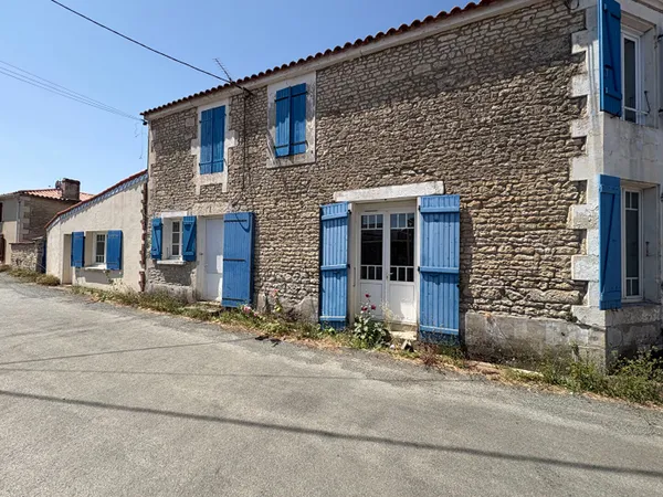 Maison 9 pièces - 3 chambres - NALLIERS