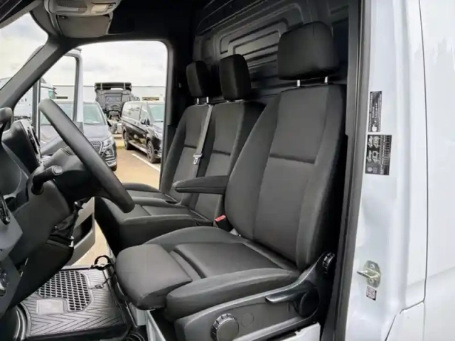 Mercedes Sprinter 317 cdi fourgon 43s l3h2 14m3 — photo 3