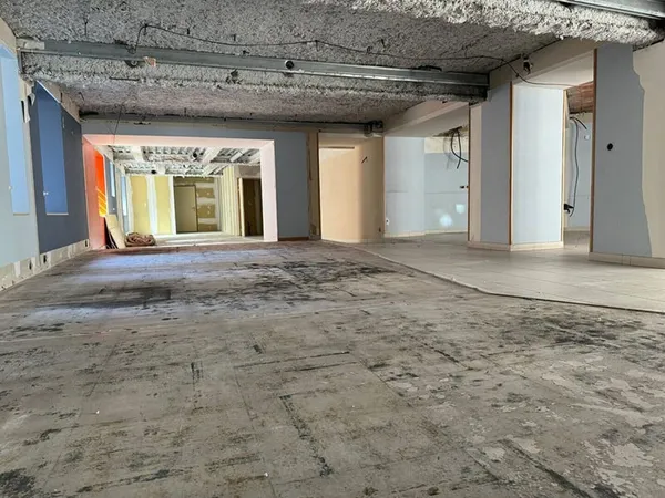 Local commercial 175 m²