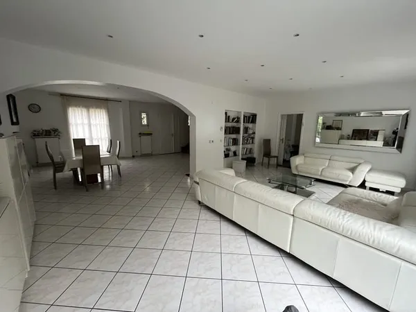À VENDRE - Spacieuse maison familiale de 200m2 avec deux gr