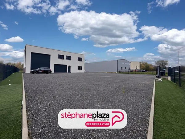 LOCAL / DÉPÔT / BUREAUX / ZONE DE STOCKAGE