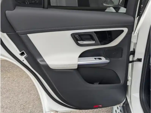 Mercedes Glc 300 e  hybrid eq 4matic — photo 18