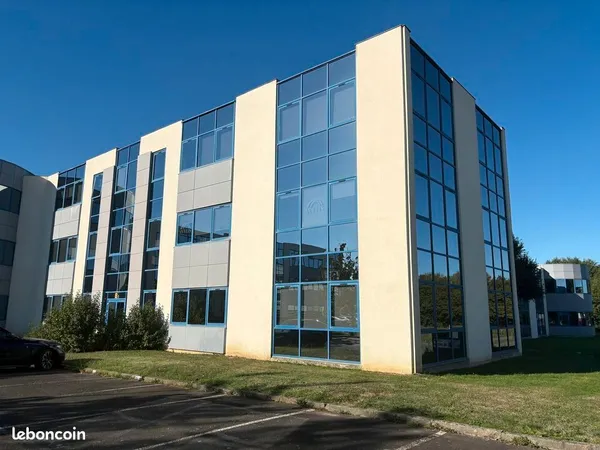 Bureaux 144 m² SAINT GREGOIRE