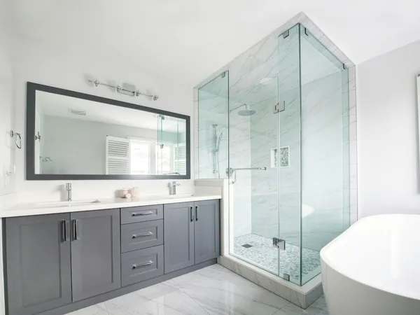 Rénover une salle de bains : étapes, budget et points techniques à anticiper