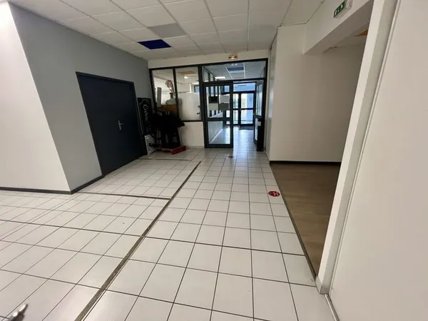 Local commercial Entrepot