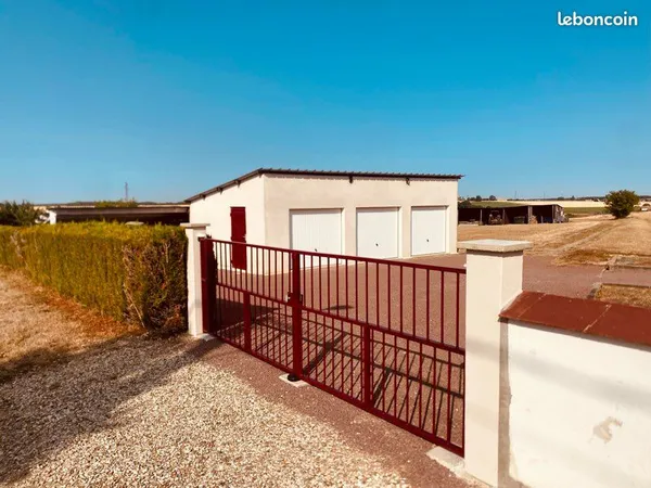 Garage privé avec accès fermé