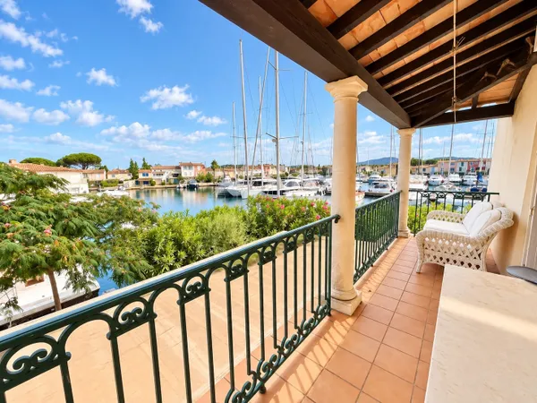 Appartement de type studio aménagé avec superbe vue sur la mar