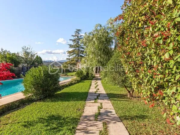 Villa 6 pièces 180 m²