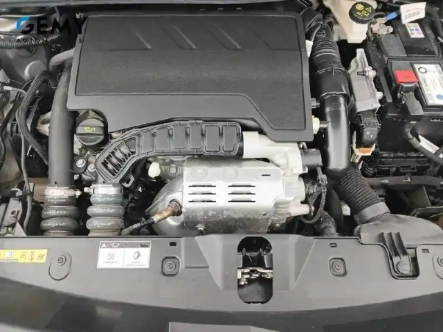 Peugeot 2008 puretech 100 s&amp;s bvm6 — photo 8