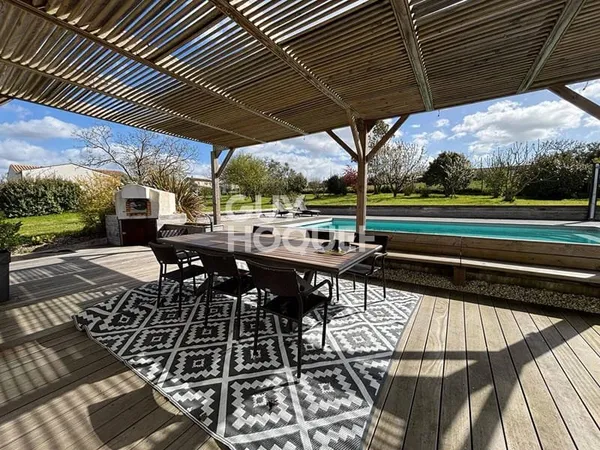 Maison 8 pièces 302 m²