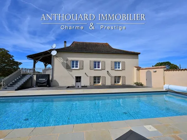 Agréable maison de famille avec piscine sur 4ha