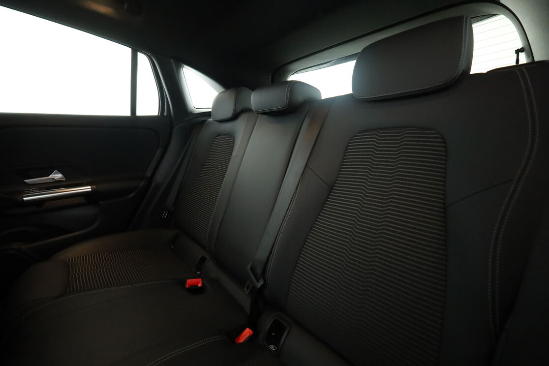 Mercedes-Benz GLA 200 d Progressive Line DCT — photo 13