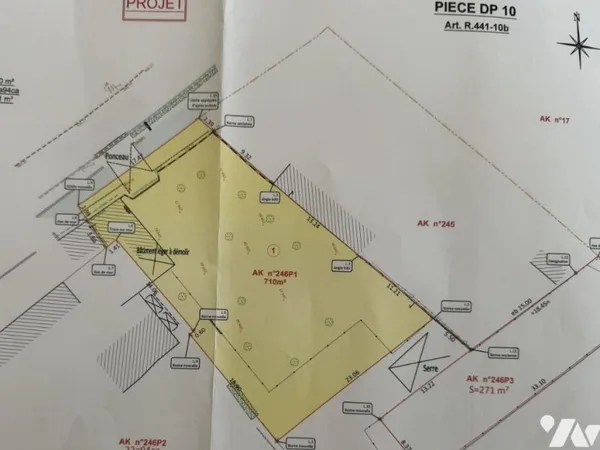 Terrain 710 m²