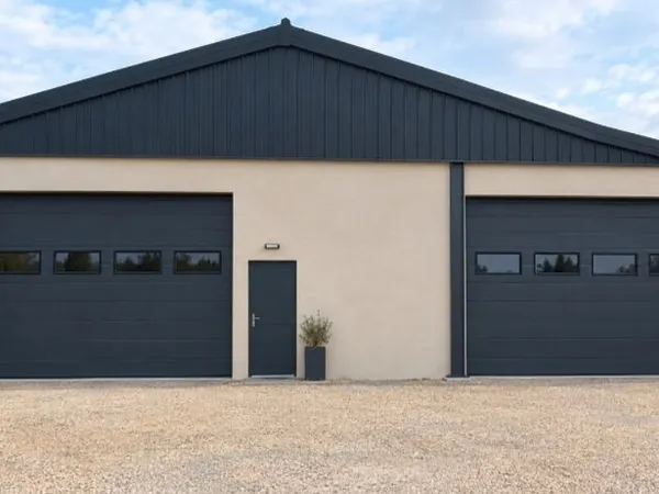 Prochainement a la location 2 locaux commerciaux