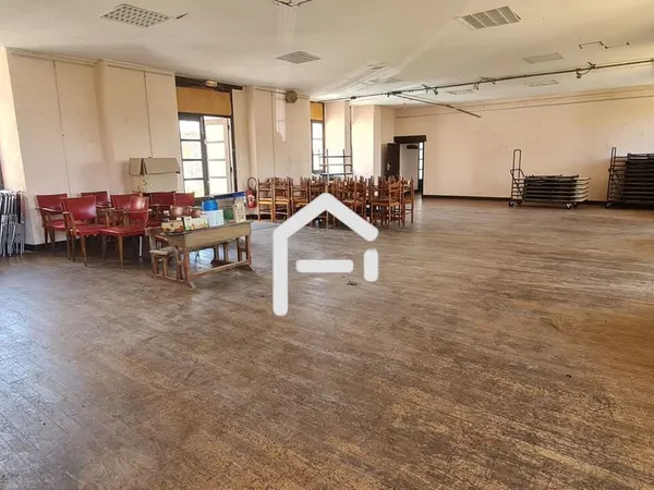 Maison 7 pièces 310 m²