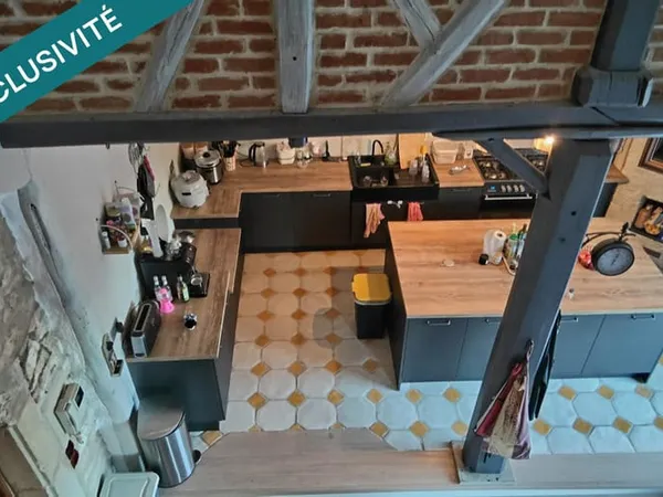 MAISON DE VILLAGE DE 300 MÈTRES CARRÉS SUR UN TERRAIN DE 650 MÈTRES CARRÉS UN TRÈS GRAND ESPACE À VI