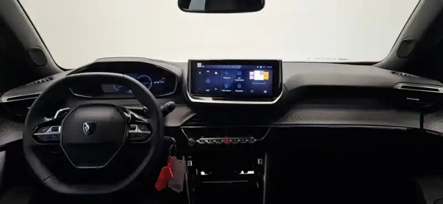 Peugeot 2008 hybrid 145 e-dcs6 — photo 21