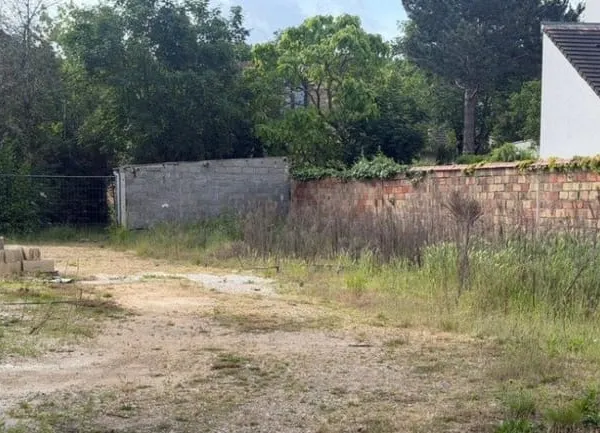 Terrain 387 m²