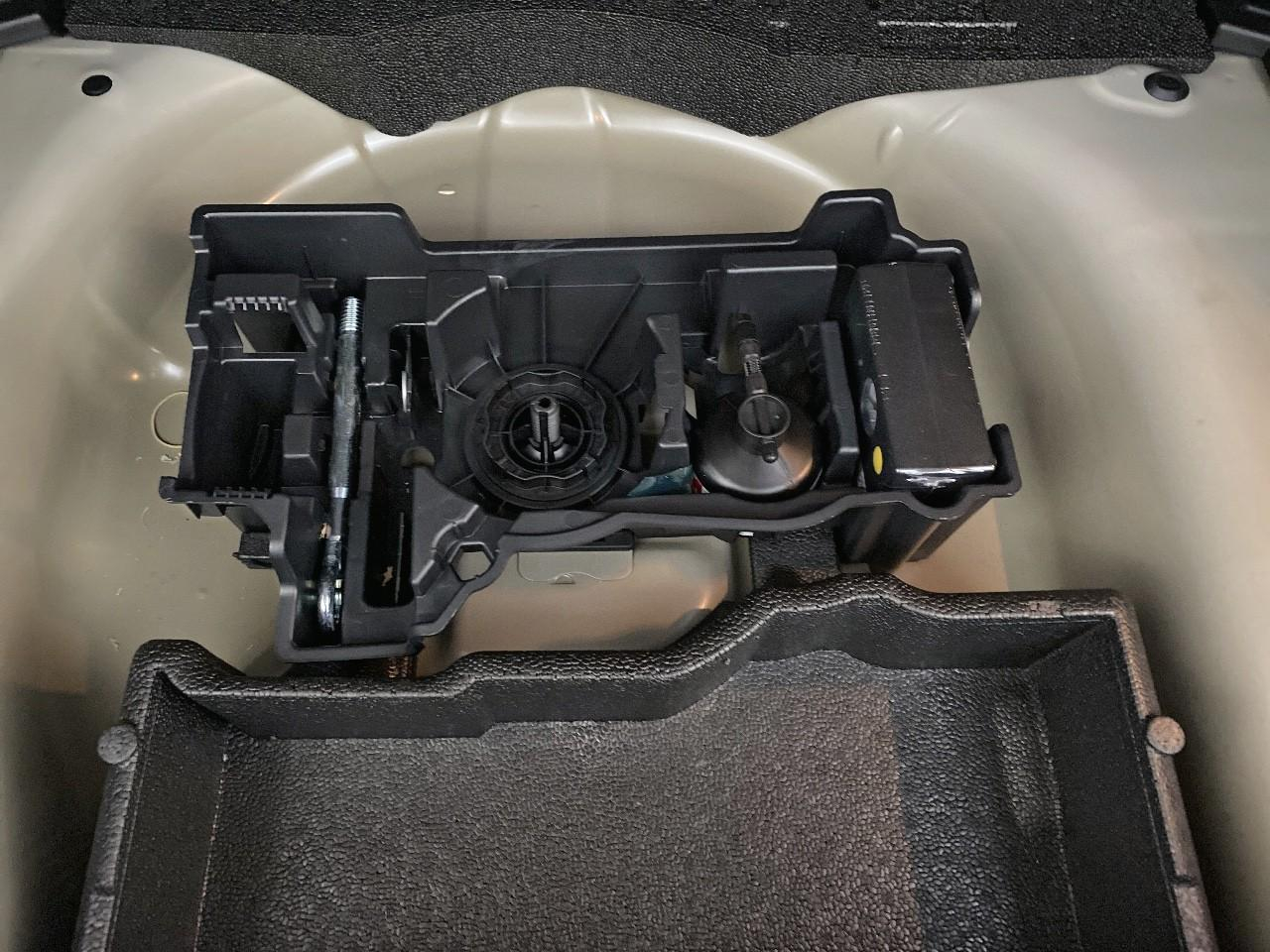 Peugeot 2008 hybrid 145 ch e-dcs6 allure — photo 16