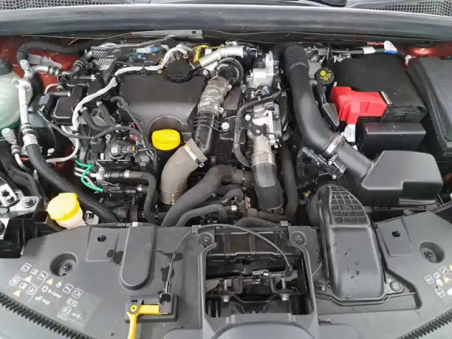 Renault Captur blue dci 115 edc — photo 14