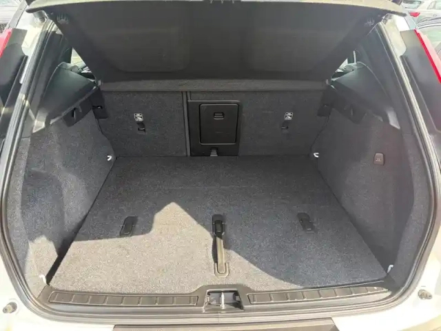 Volvo Xc40 t3 163ch r-design geartronic 8 — photo 9