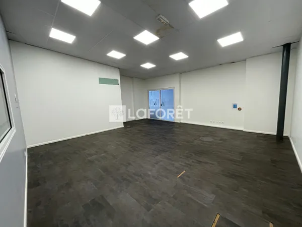 Local commercial 226 m²