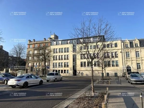 Bureaux 808 m²