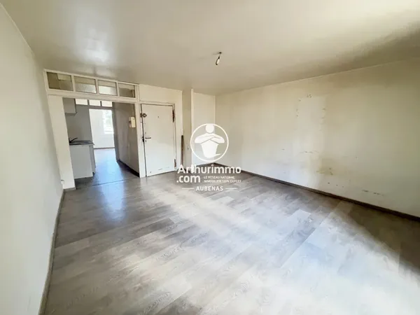 Vals-les-Bains · Deux appartements de 40 m² et grenier aménageable