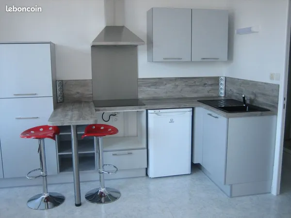 Studio meublé en rez de chaussée 499 tcc calais disponible 01/11