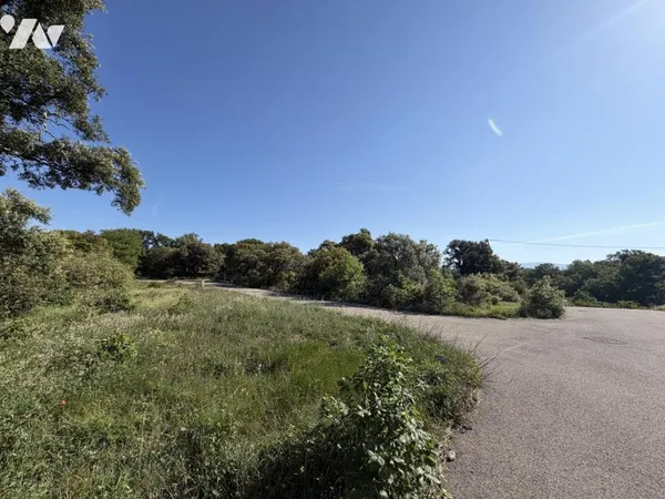 Terrain 1101 m²