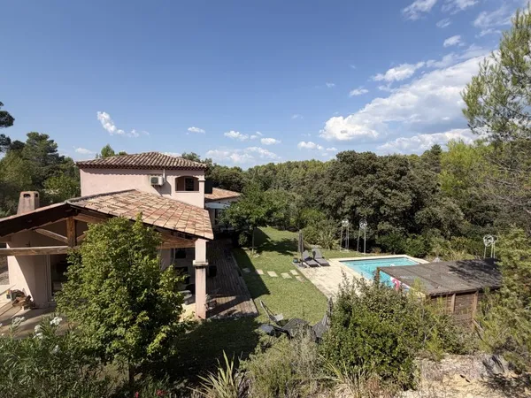 Vends maison standing récente avec piscine