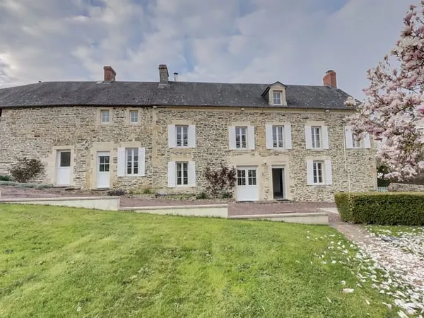 Maison 7 pièces 239 m²
