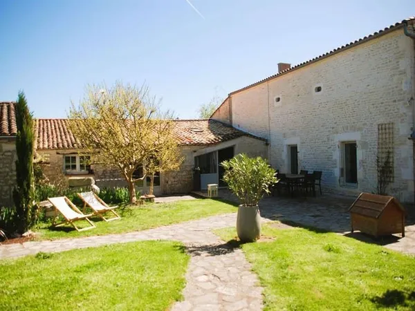 Maison 10 pièces 330 m²